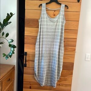 Kindred Bravely Gray and White Midi Dress